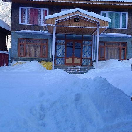 Royal Galaxy Hotel Pahalgam Bagian luar foto