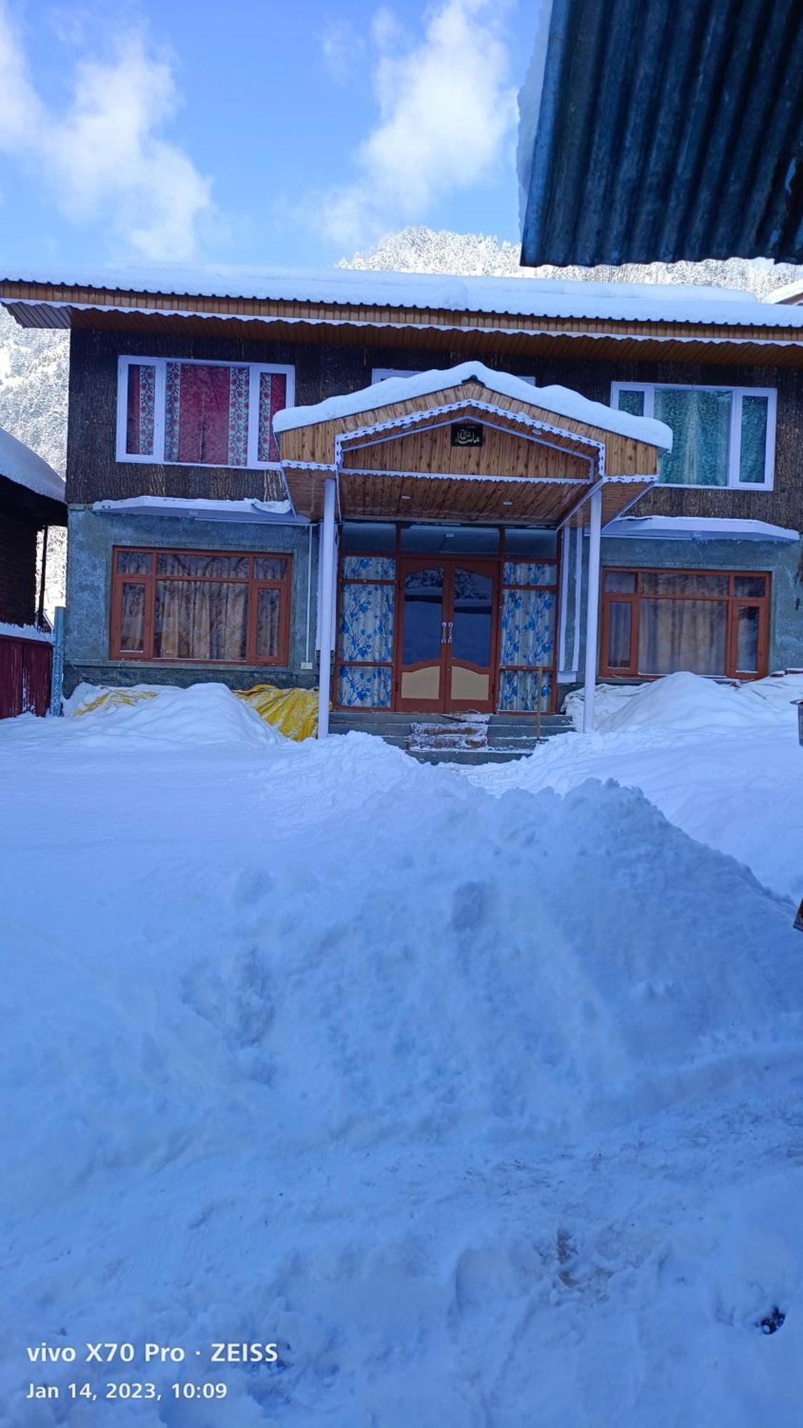 Royal Galaxy Hotel Pahalgam Bagian luar foto